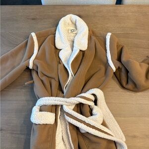 UGG Tan and Cream Fleece Robe - SIZE M